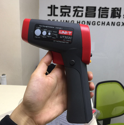 UT303C 便攜式紅外測溫儀（1050度）1